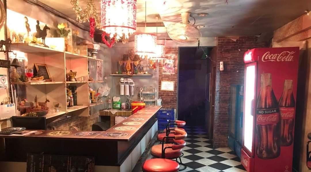 The Photo showing the exterior, interior, staff, and atmosphere of ร้านเม้าท คลับ Mouth Club
