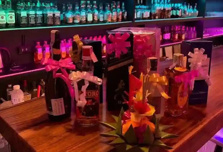 The Photo showing the exterior, interior, staff, and atmosphere of KrungThep สุขุมวิท 41