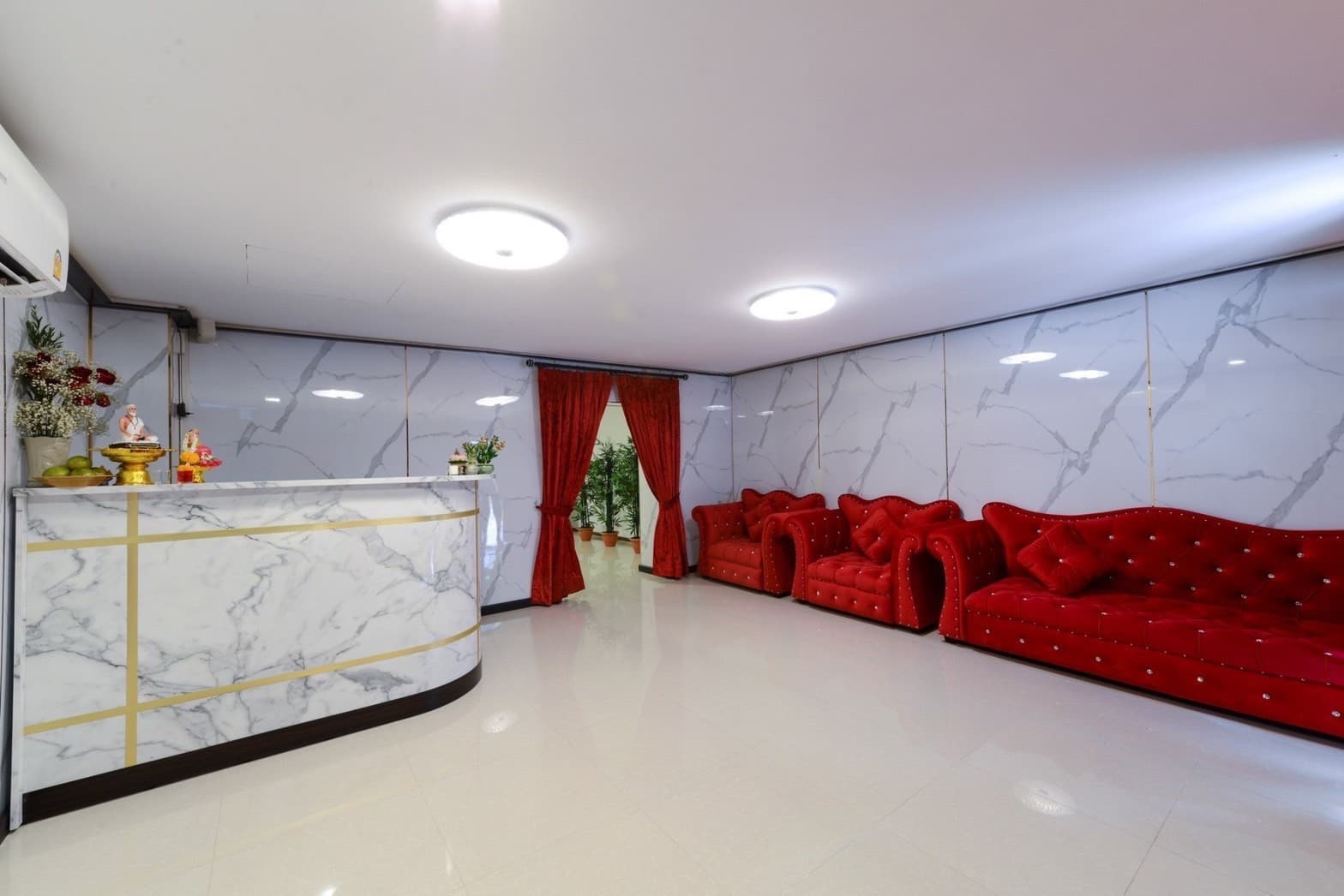 The Photo showing the exterior, interior, staff, and atmosphere of ร้าน heaven