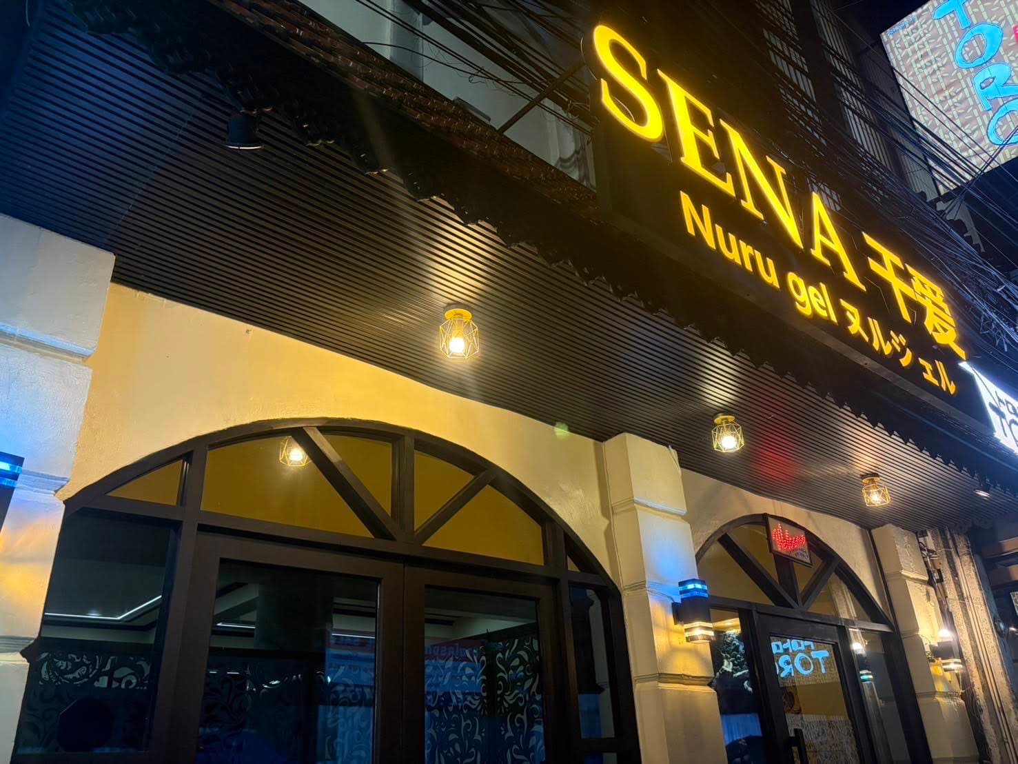 The Photo showing the exterior, interior, staff, and atmosphere of Sena nul massage สุขุมวิท33
