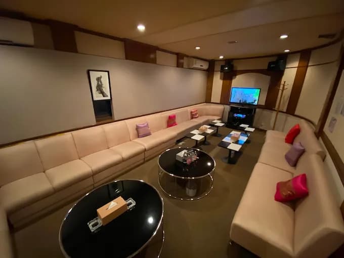 The Photo showing the exterior, interior, staff, and atmosphere of CLUB LINE ทองหล่อ ซอย 13