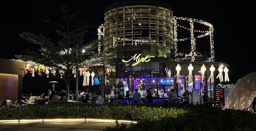The Photo showing the exterior, interior, staff, and atmosphere of Myst MAYA Chiang Mai No.0